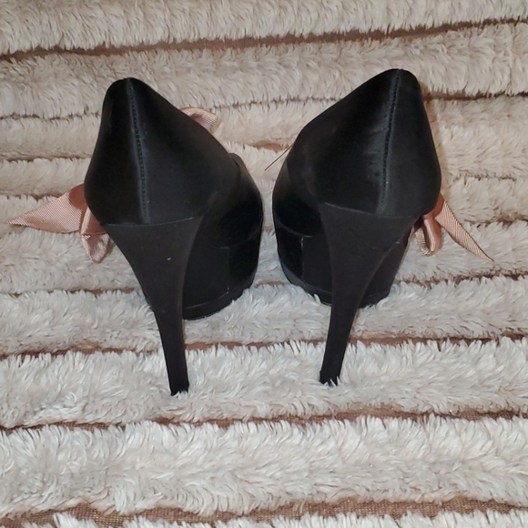 Black heels 👠🖤🎀 - Picture 3 of 7